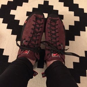 5.10 Anasazi Guide Climbing Shoes in Size 9